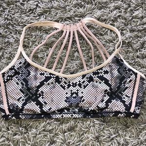 Lululemon size 8 free to be wild bra